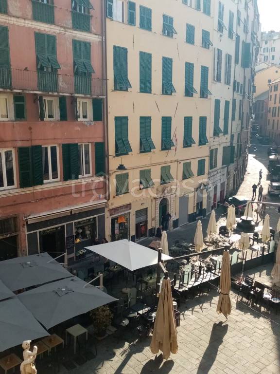 appartamento in vendita a Genova in zona Sottoripa / Maddalena / Molo