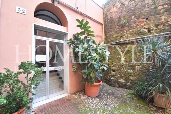 appartamento in vendita a Genova in zona Carignano