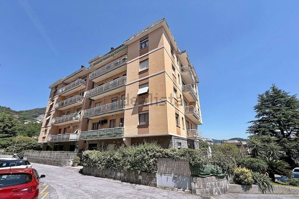 appartamento in vendita a Genova in zona Sestri Ponente
