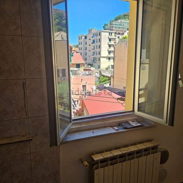 appartamento in vendita a Genova in zona Rivarolo