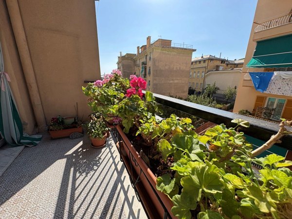 appartamento in vendita a Genova in zona Sestri Ponente