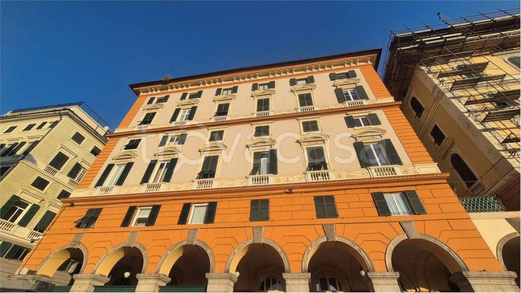 appartamento in vendita a Genova in zona Sottoripa / Maddalena / Molo