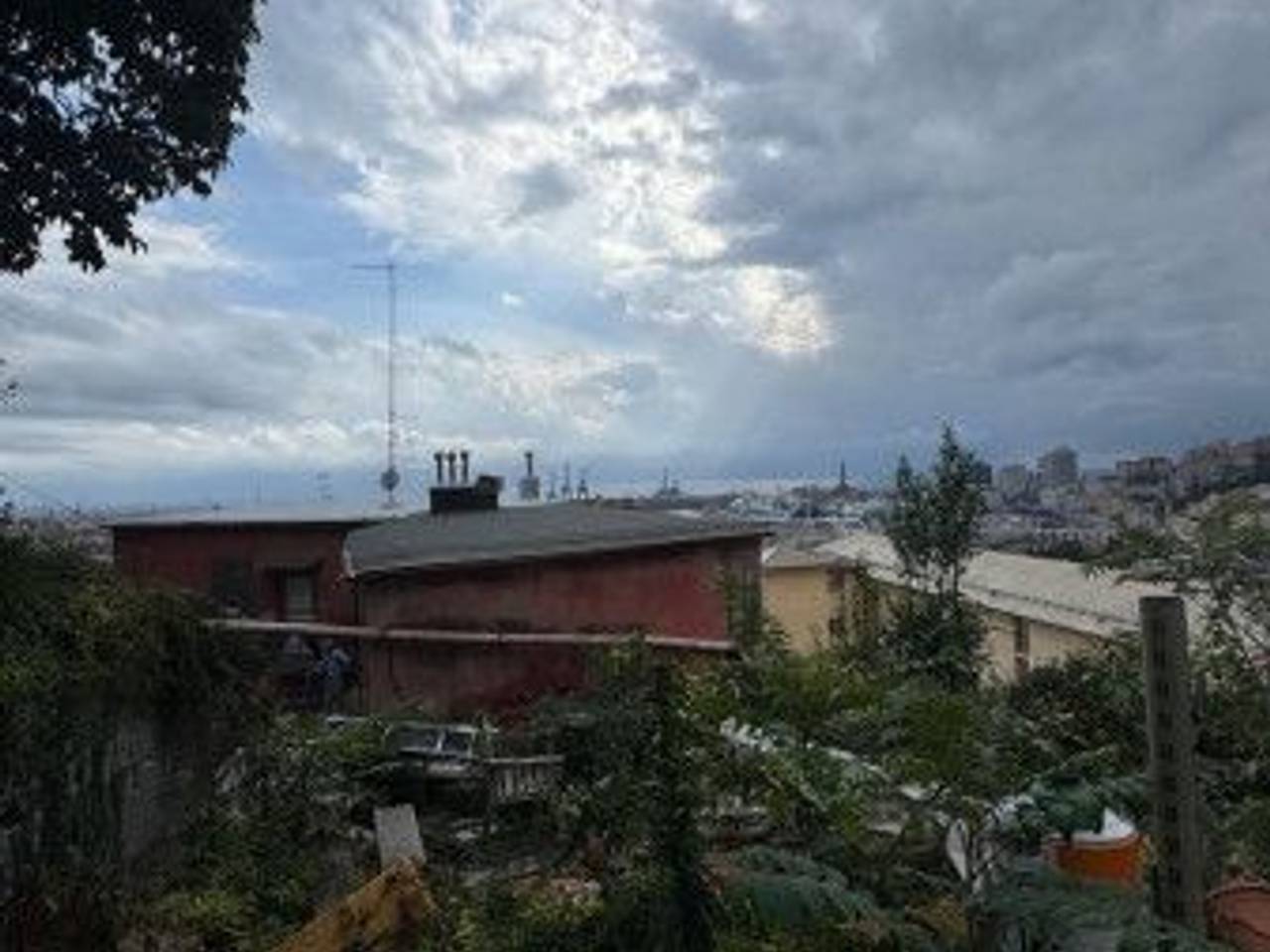 casa indipendente in vendita a Genova in zona Lagaccio / Granarolo