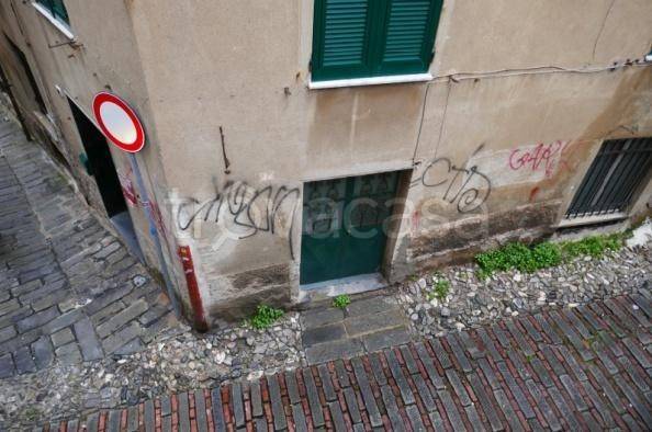 appartamento in vendita a Genova in zona Sottoripa / Maddalena / Molo