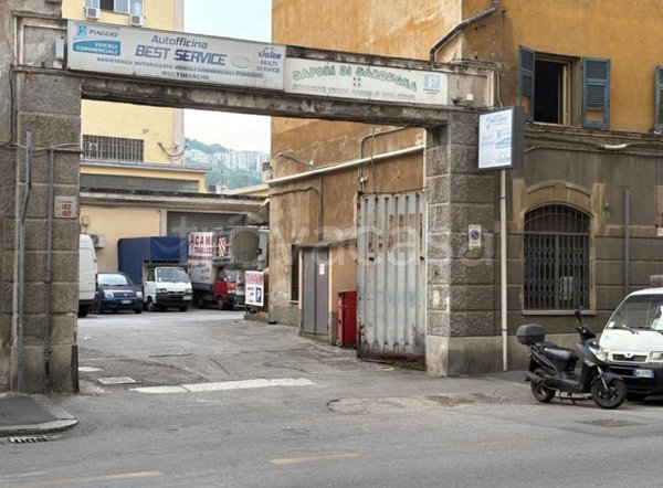 quadrivano in vendita a Genova in zona Sampierdarena