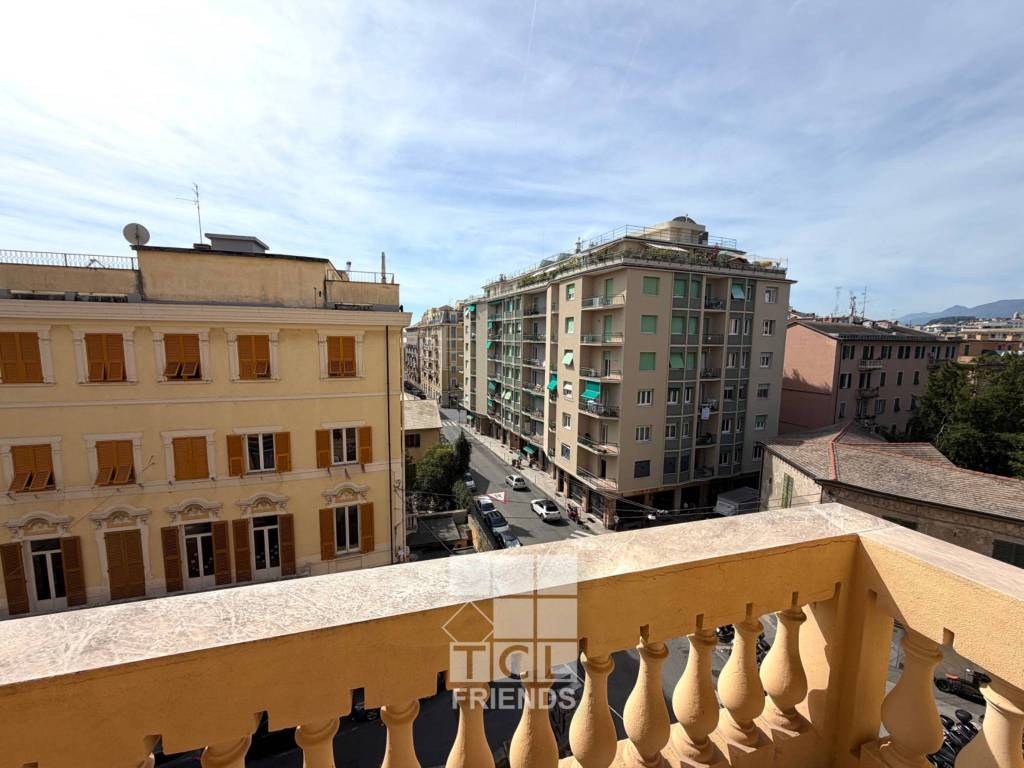 appartamento in vendita a Genova in zona Sestri Ponente