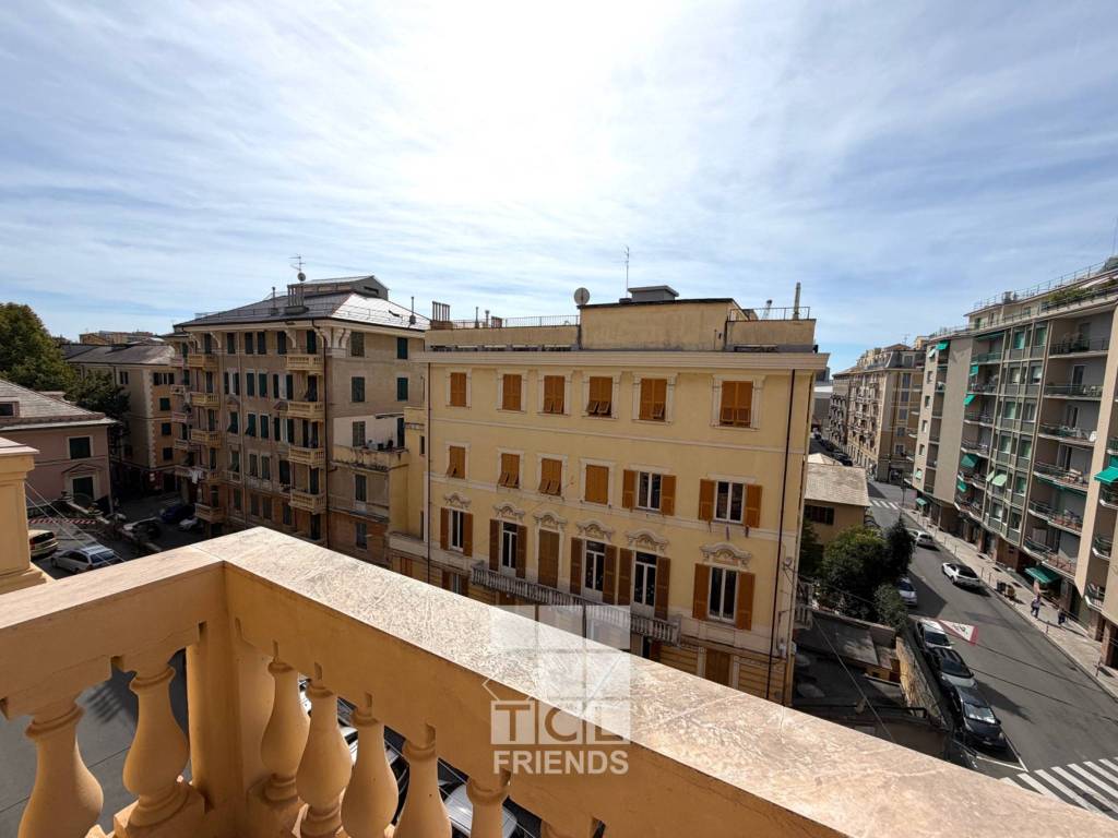 appartamento in vendita a Genova in zona Sestri Ponente
