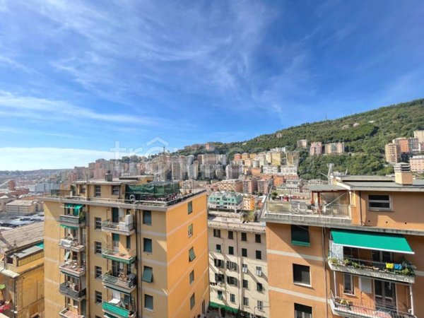 appartamento in vendita a Genova in zona Staglieno
