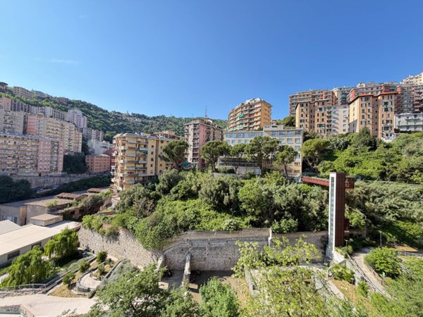 appartamento in vendita a Genova in zona Oregina