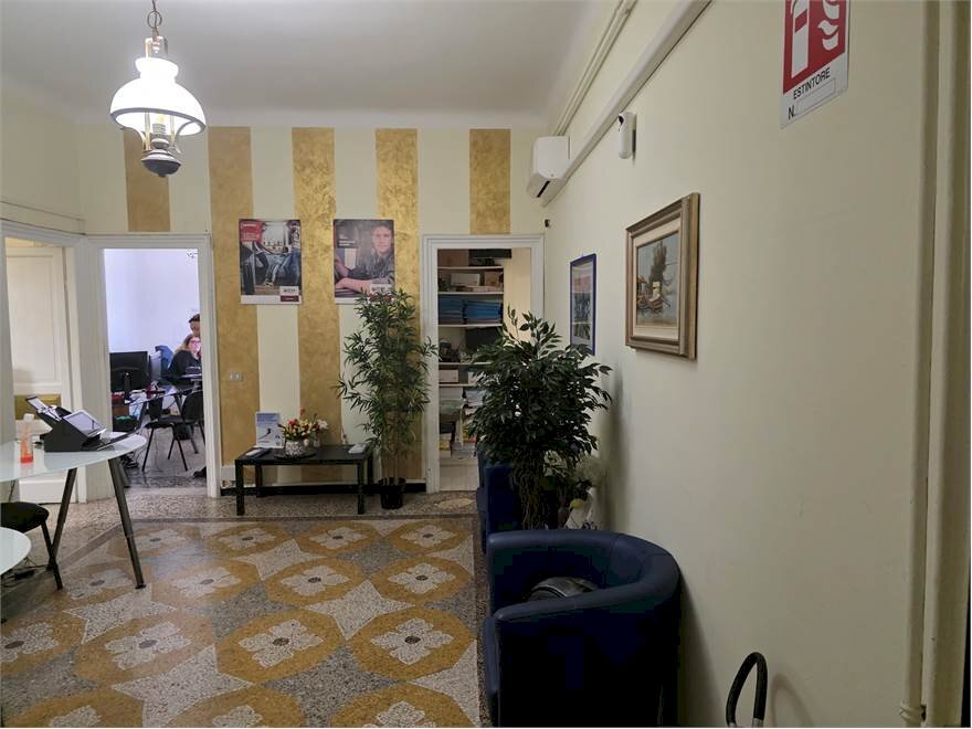 ufficio in vendita a Genova in zona Foce