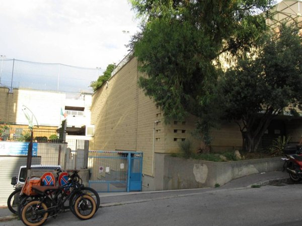box auto in vendita a Genova in zona San Fruttuoso