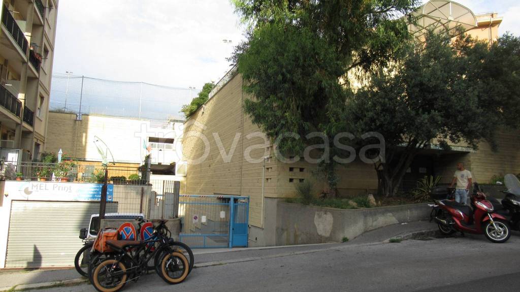 box auto in vendita a Genova in zona San Fruttuoso