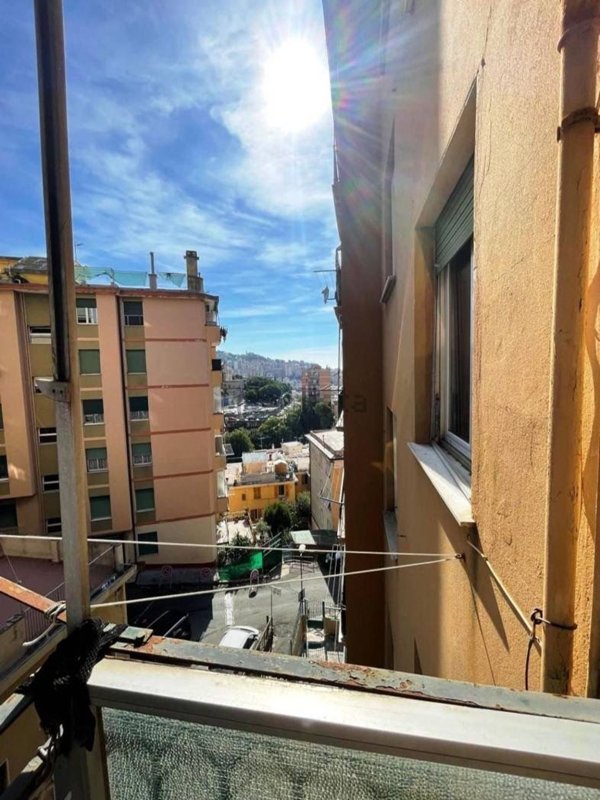 appartamento in vendita a Genova in zona Staglieno
