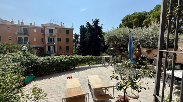 casa indipendente in vendita a Genova in zona Quarto dei Mille