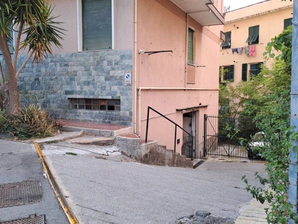 box auto in vendita a Genova in zona Sestri Ponente