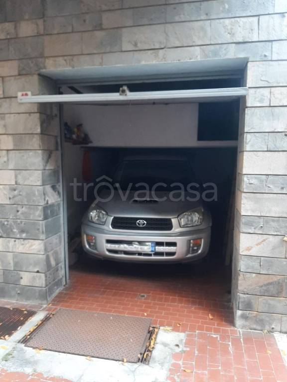 box auto in vendita a Genova in zona Staglieno