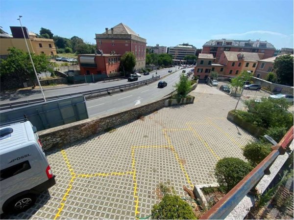 box auto in vendita a Genova