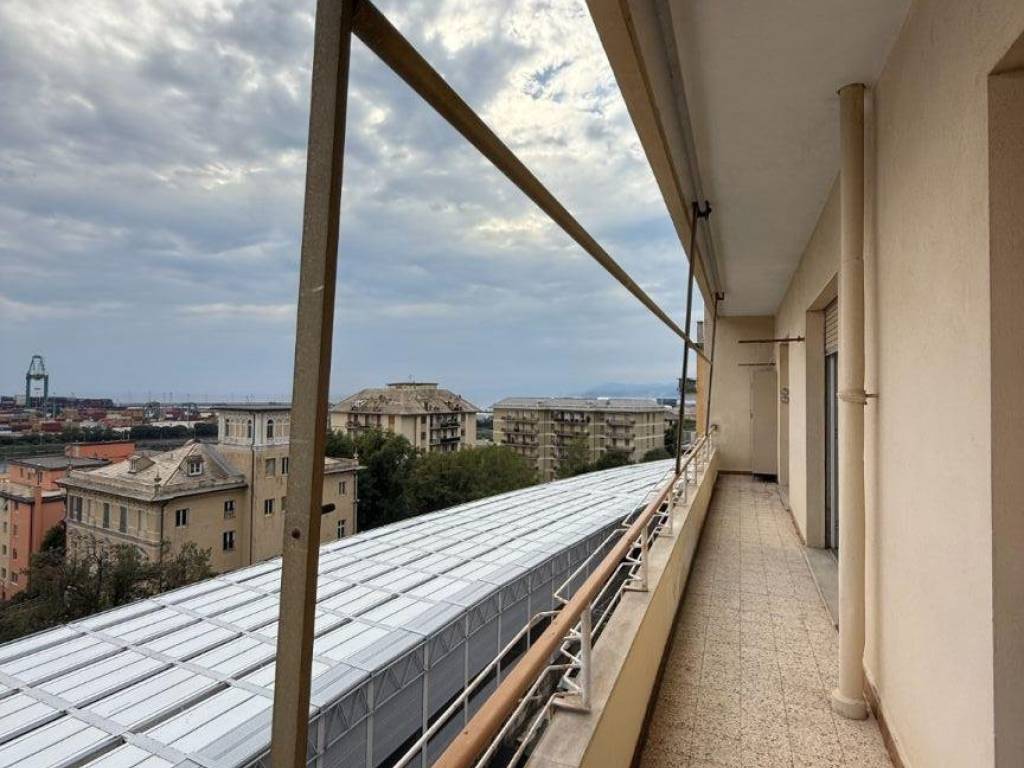 appartamento in vendita a Genova in zona Palmaro / Pra'