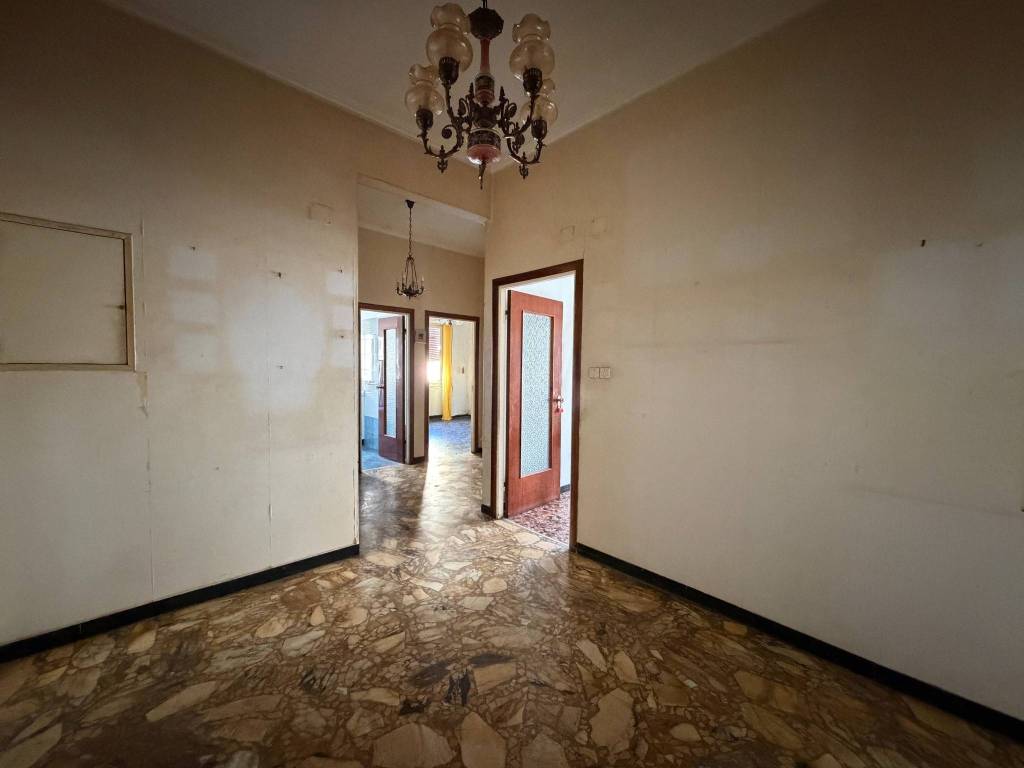 appartamento in vendita a Genova in zona Sestri Ponente