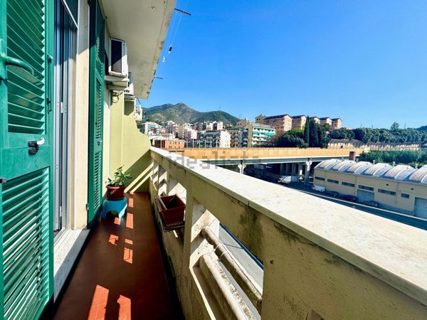 appartamento in vendita a Genova in zona Sestri Ponente