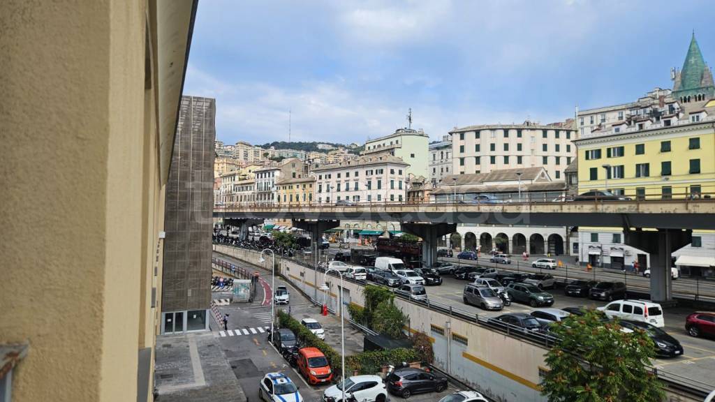 appartamento in vendita a Genova in zona Sottoripa / Maddalena / Molo