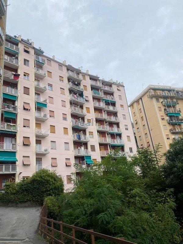 appartamento in vendita a Genova in zona Sestri Ponente