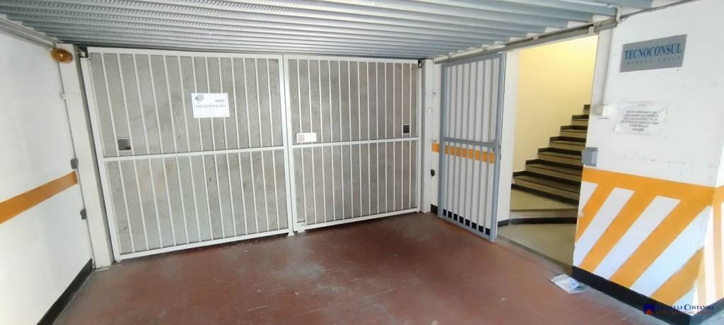 appartamento in vendita a Genova in zona Staglieno