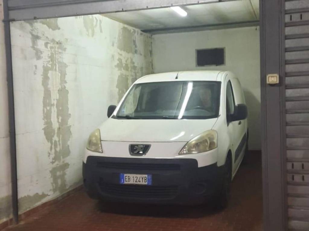 box auto in vendita a Genova in zona San Fruttuoso