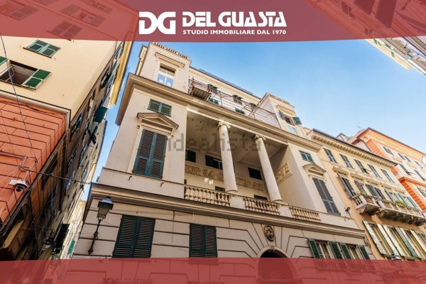 appartamento in vendita a Genova in zona Sottoripa / Maddalena / Molo