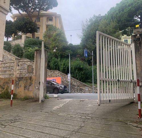 box auto in vendita a Genova in zona Albaro