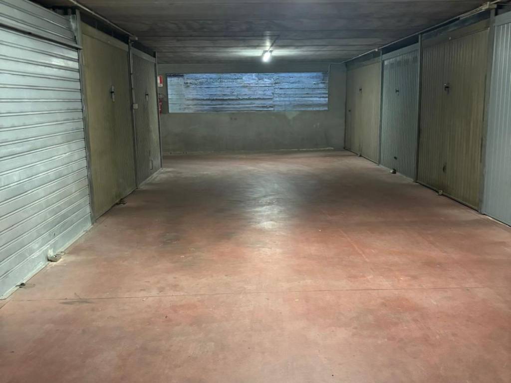 box auto in vendita a Genova in zona Sestri Ponente