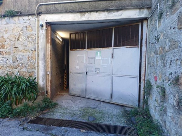 box auto in vendita a Genova in zona Apparizione