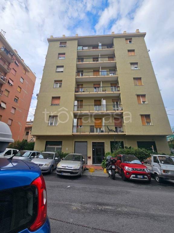 appartamento in vendita a Genova in zona Sestri Ponente