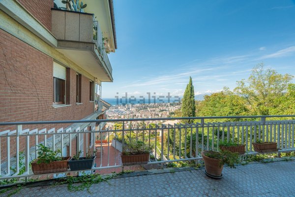 appartamento in vendita a Genova in zona Castelletto
