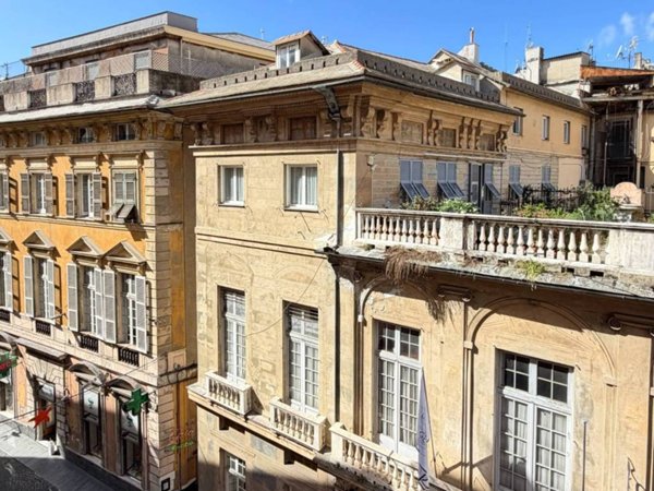 appartamento in vendita a Genova in zona Sottoripa / Maddalena / Molo