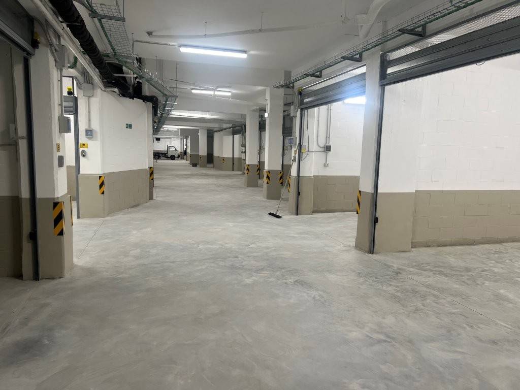 box auto in vendita a Genova in zona Sestri Ponente