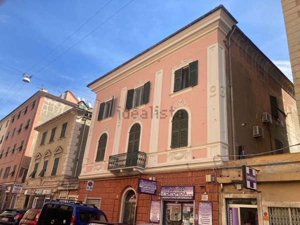 appartamento in vendita a Genova in zona Sestri Ponente