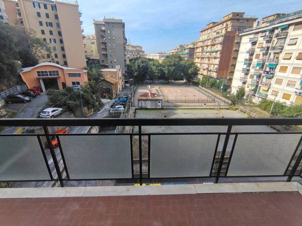 appartamento in vendita a Genova in zona Sestri Ponente