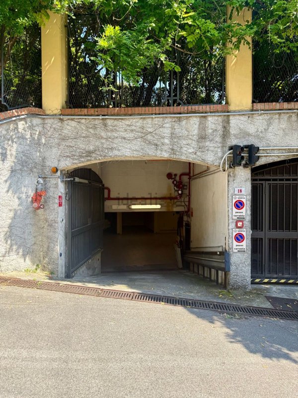 box auto in vendita a Genova in zona Albaro