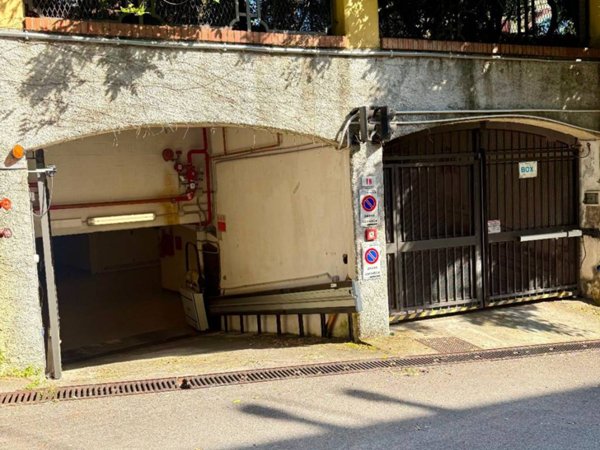box auto in vendita a Genova in zona Albaro
