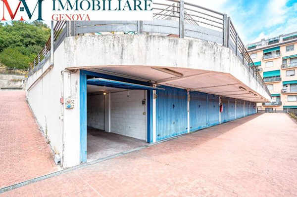 box auto in vendita a Genova in zona Staglieno
