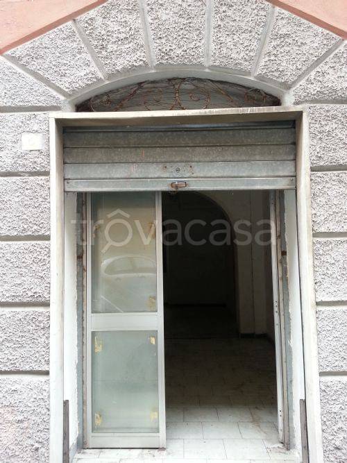 locale commerciale in vendita a Genova in zona Certosa