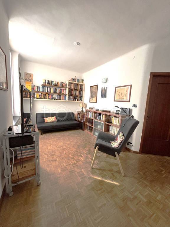 appartamento in vendita a Genova in zona Sottoripa / Maddalena / Molo
