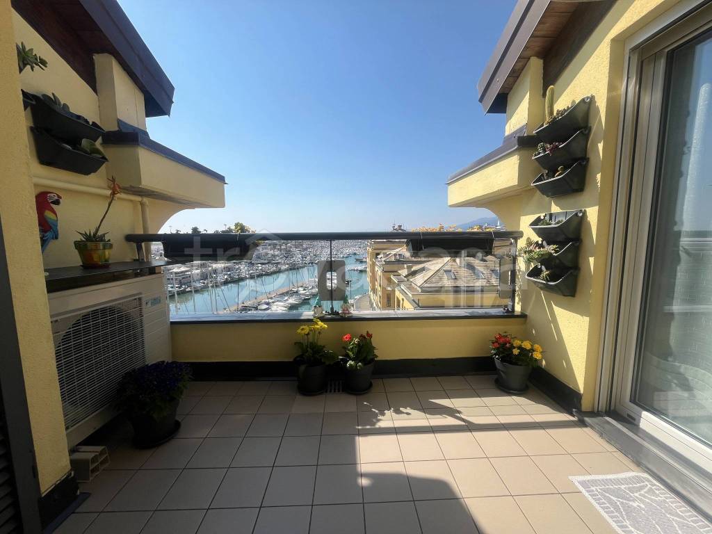 appartamento in vendita a Genova in zona Sestri Ponente