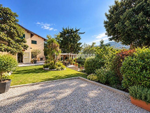 casa indipendente in vendita a Genova in zona Rivarolo