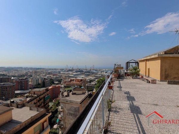 appartamento in vendita a Genova in zona Sestri Ponente
