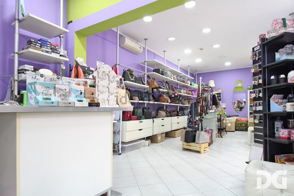 locale commerciale in vendita a Genova in zona Sampierdarena