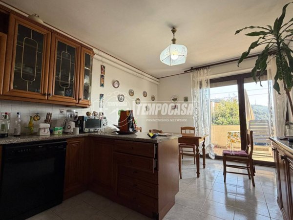 appartamento in vendita a Genova in zona Rivarolo