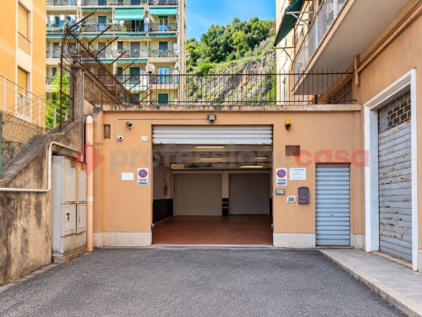 box auto in vendita a Genova