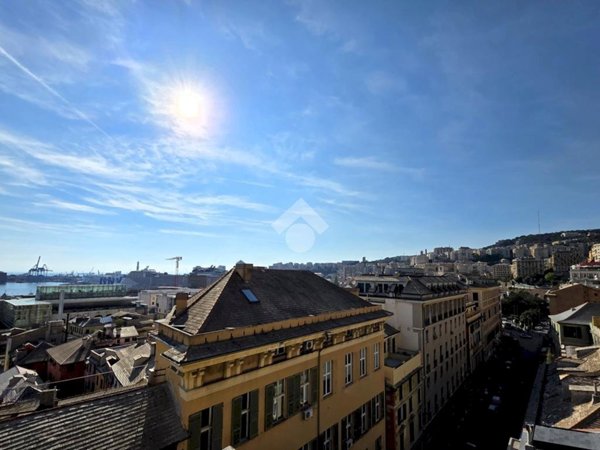appartamento in vendita a Genova in zona Sottoripa / Maddalena / Molo